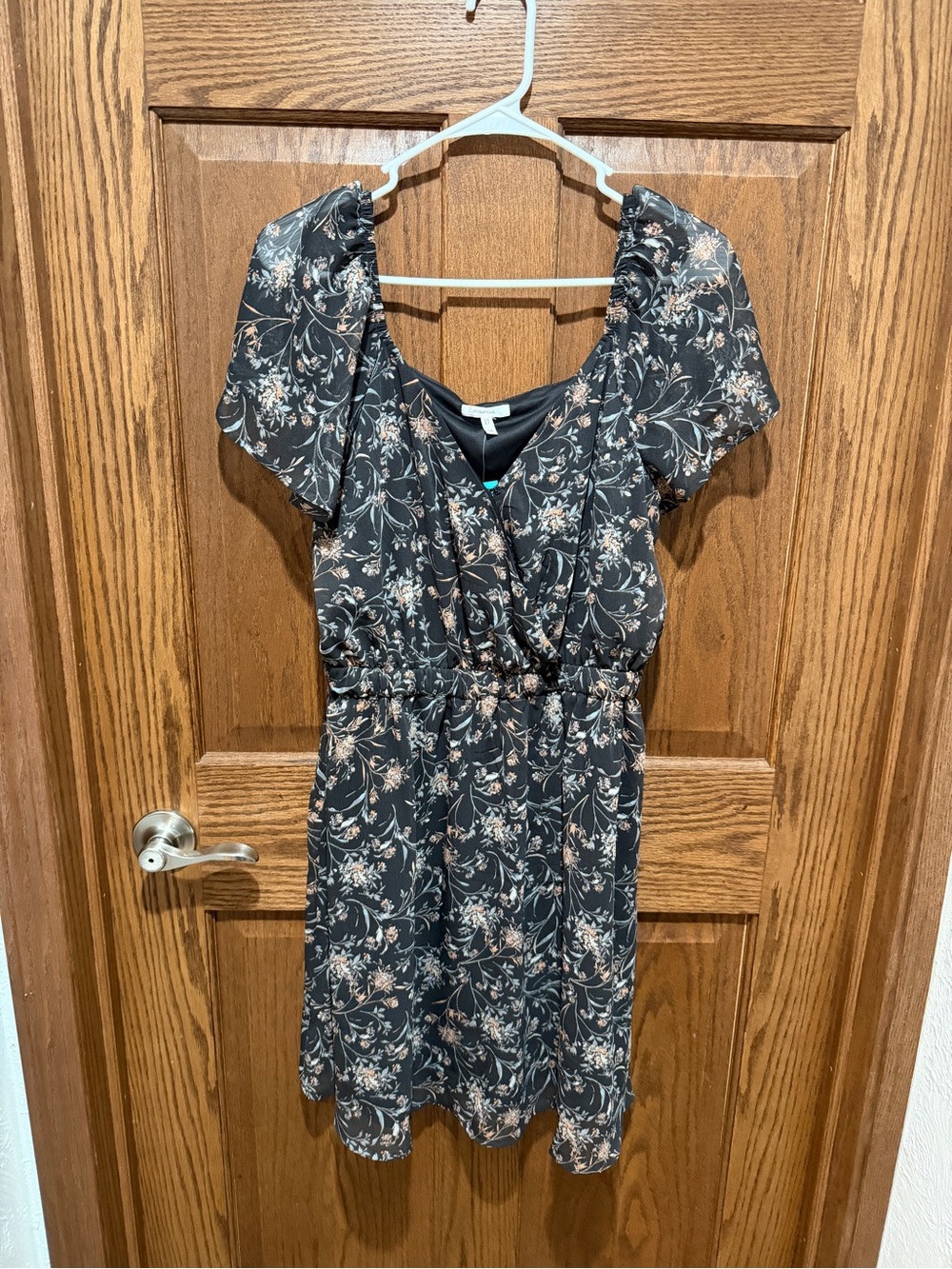 Floral Short Sleeve V-Neck Women's Dress - Black with Peach Floral